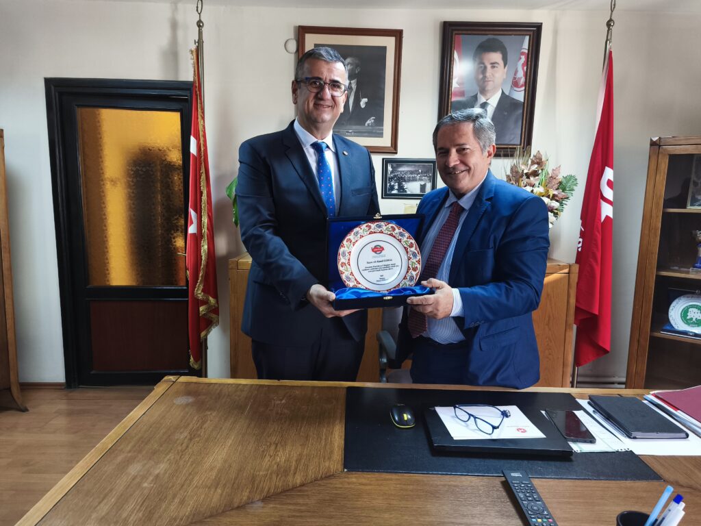 ANASİAD’dan Demokrat Parti Bursa İl Başkanı Ali Kamil Göral’a Tebrik Ziyareti
